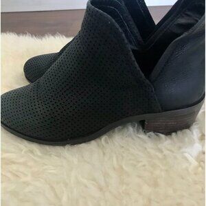 Steve Madden Kolina Black Perforated Leather Black Bootie Stacked Heel. Size 7.5